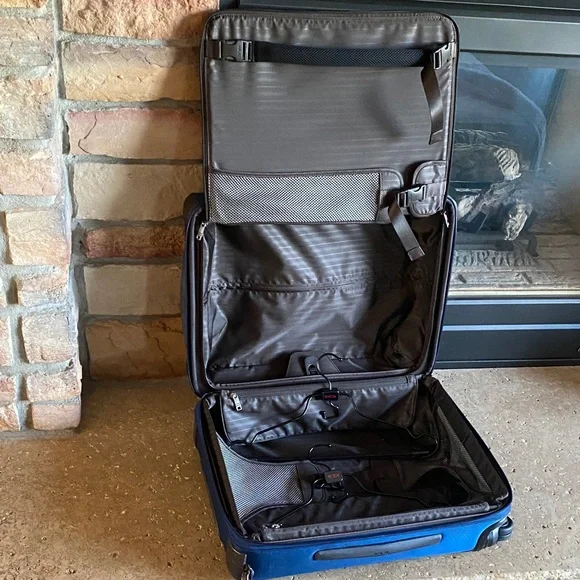 TUMI Carry On Navy Travel Luggage telescopic handle - Picture 11 of 16